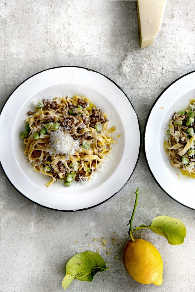 tagliatelle al ragù bianco e fave (met kalfsvlees en tuinbonen)