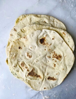 Flatbread maken? Zo doe je dat stap voor stap