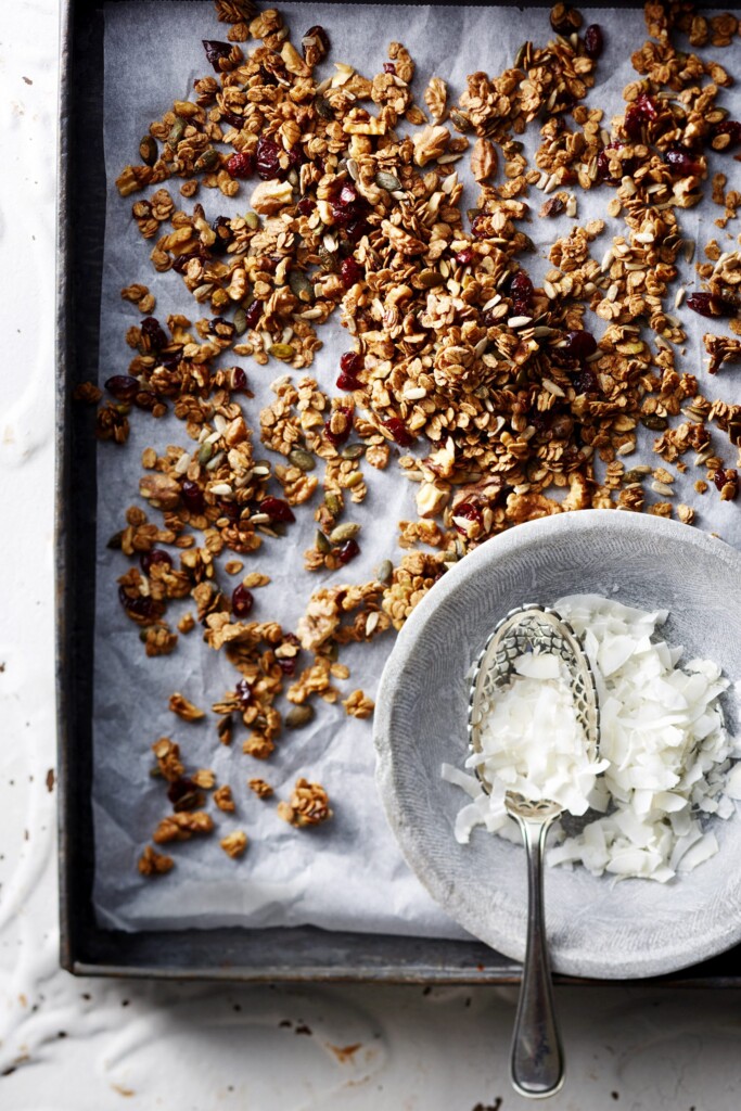 homemade granola met pitten, noten en kokos