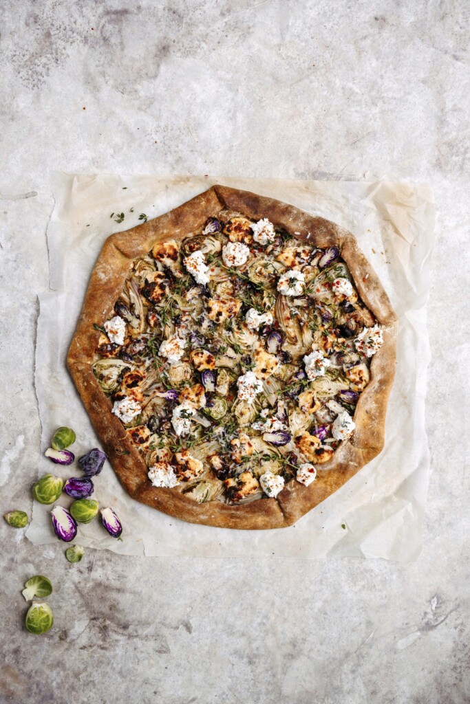 galette met dungesneden spruitjes, geitenkaas en tijm