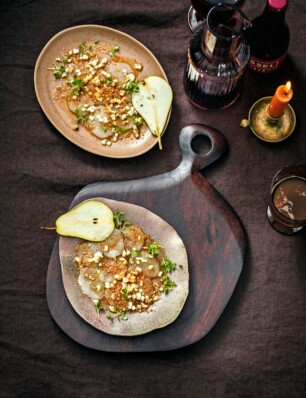 coquillecarpaccio met gebruinde boter, calvadossiroop & peer