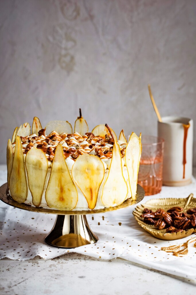 schuimtaart met pecan, peer & mascarpone