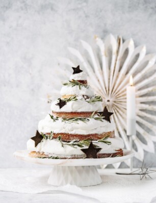 kruidige financiertaart met meringue, chocomousse & perencompote