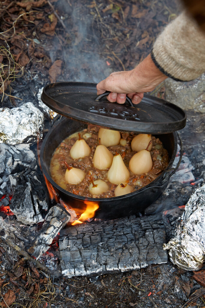 cowboy-wildstoof met peer,  jeneverbes & gepofte zoete aardappel 