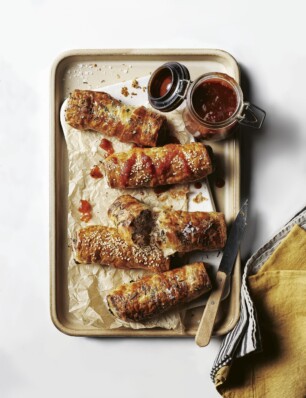 lamssaucijzenbroodjes met rozemarijn & bierketchup