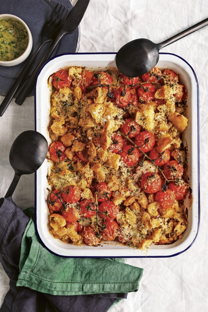 tomatengratin met parmezaan, gekaramelliseerde knoflook & salsa verde