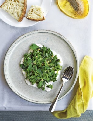 stracciatella met gegrilde broccolini & salsa verde