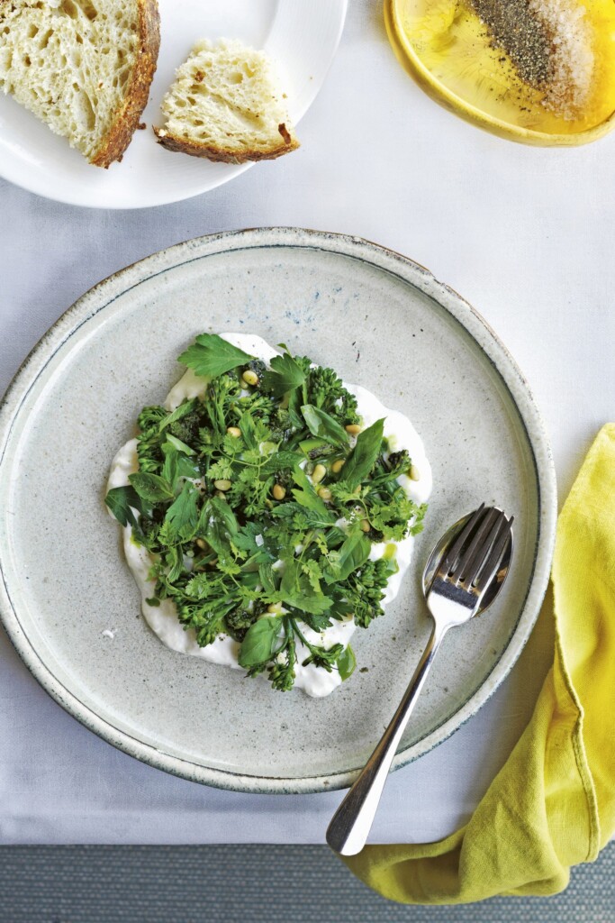 stracciatella met gegrilde broccolini & salsa verde