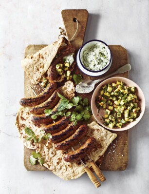 tandoorisaucijzen met pittige ananassalade