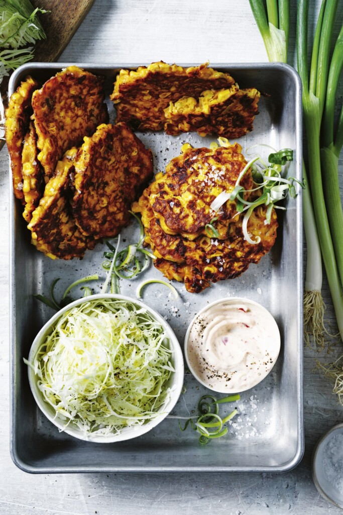 maïsfritters met kimchi, miso & pittige mayo