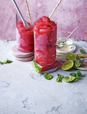 de lijst met bbq bijgerechten én drankjes die je deze zomer nodig hebt