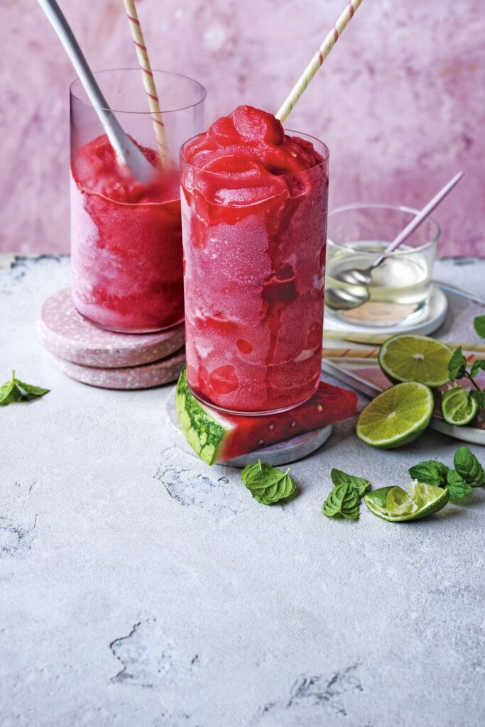 de lijst met bbq bijgerechten én drankjes die je deze zomer nodig hebt