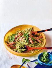 koude pastasalade met pesto: zo pak je het goed aan