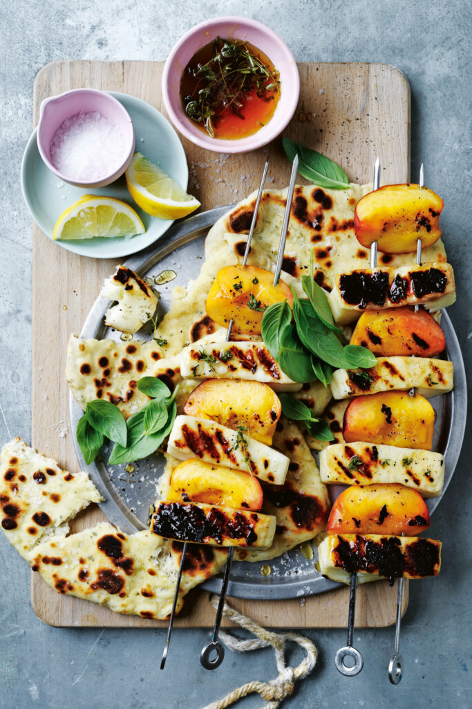 halloumi-perzikspiesen met yoghurt-pitabrood