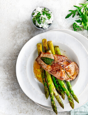 saltimbocca met groene asperges en rucola-ricotta