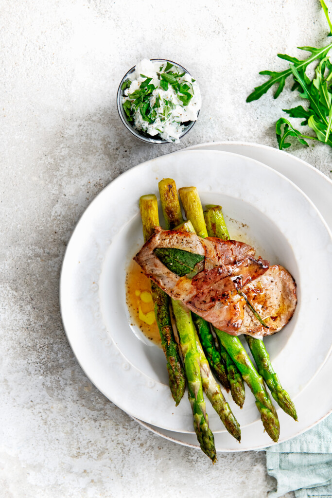 saltimbocca met groene asperges en rucola-ricotta