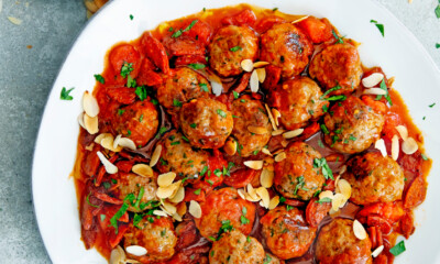albondigas: Spaanse gehaktballetjes met chorizo en amandel