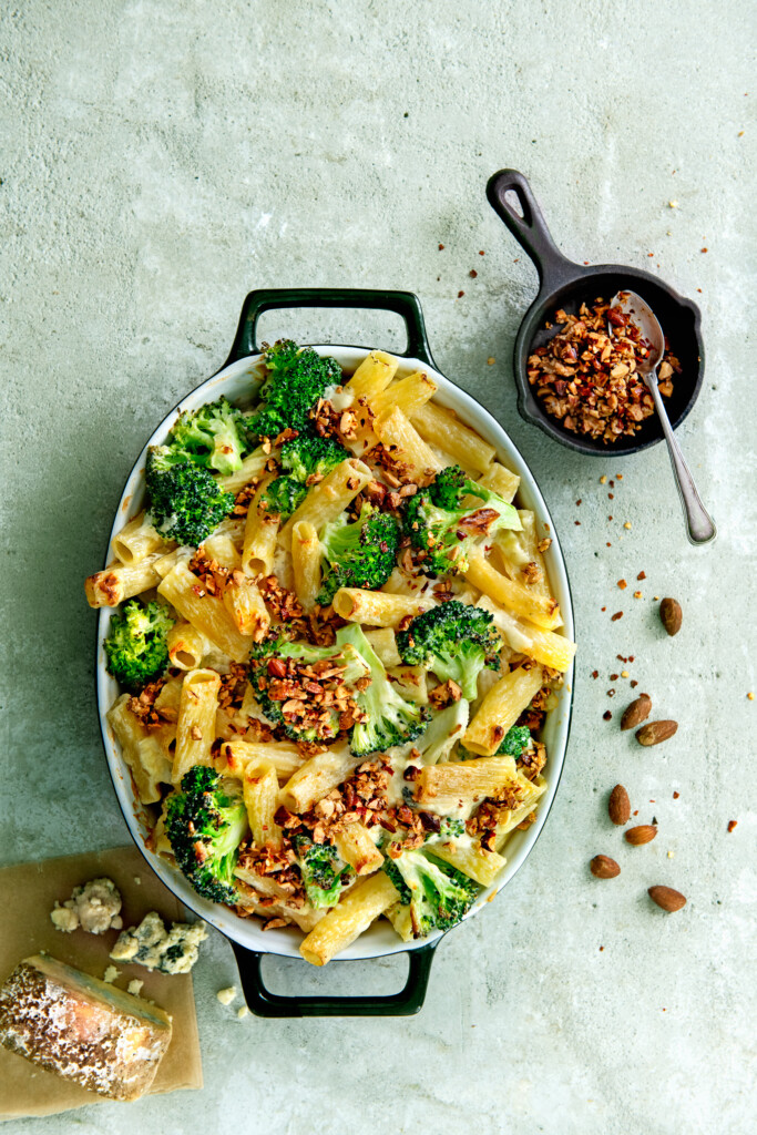 mac ’n cheese met broccoli en amandel