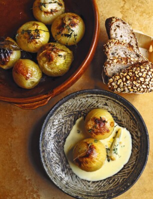 uien uit de oven met taleggio van Nigel Slater