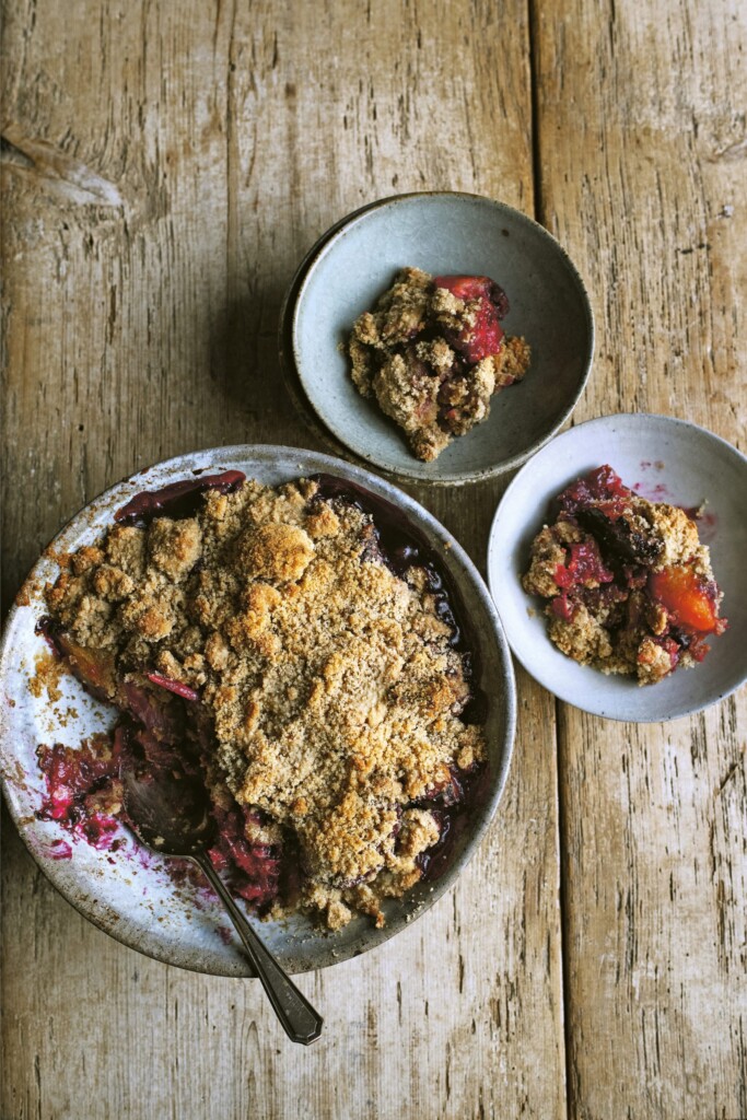 kruidige pruimencrumble van Nigel Slater