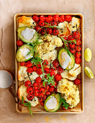 traybake met bloemkool, avocado en tahin