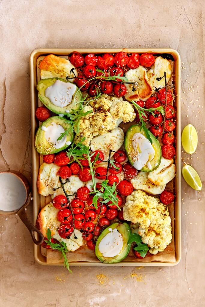 traybake met bloemkool, avocado en tahin