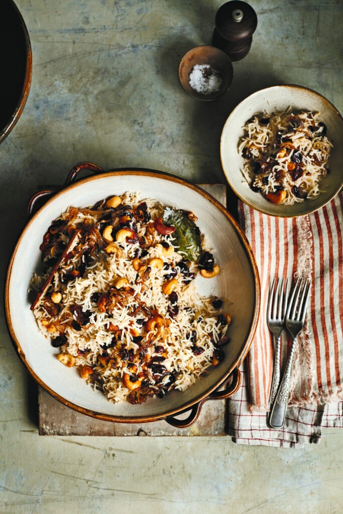 sada pulao (Bengaalse pilav) met cashews &  rozijnen