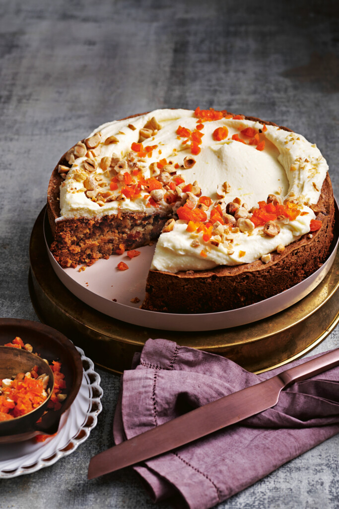 glutenvrije hazelnoottaart met halva en abrikozen