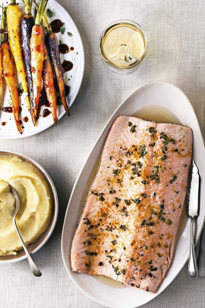 gekonfijte zalm in olijfolie met tijm en jeneverbes van Yvette van Boven