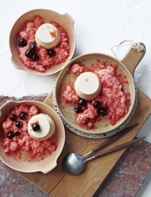 panna cotta met amarenekersen & aardbeiengranita