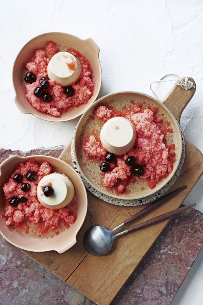 panna cotta met amarenekersen & aardbeiengranita