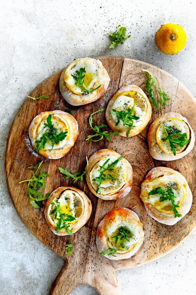 pizzettes met citroen en buffelmozzarella