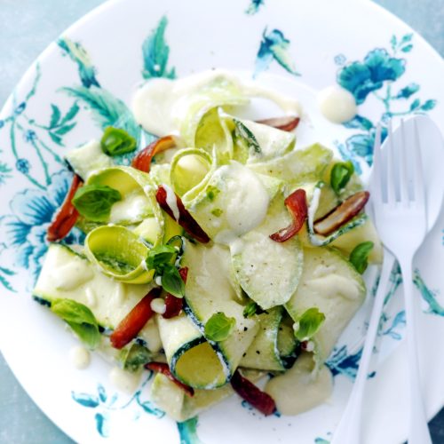 rauwe courgette salade
