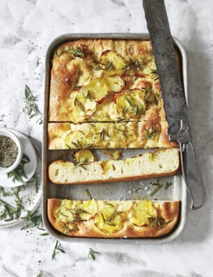 focaccia met aardappel en rozemarijn