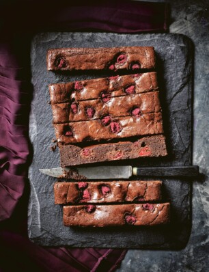 karnemelkbrownies met frambozen