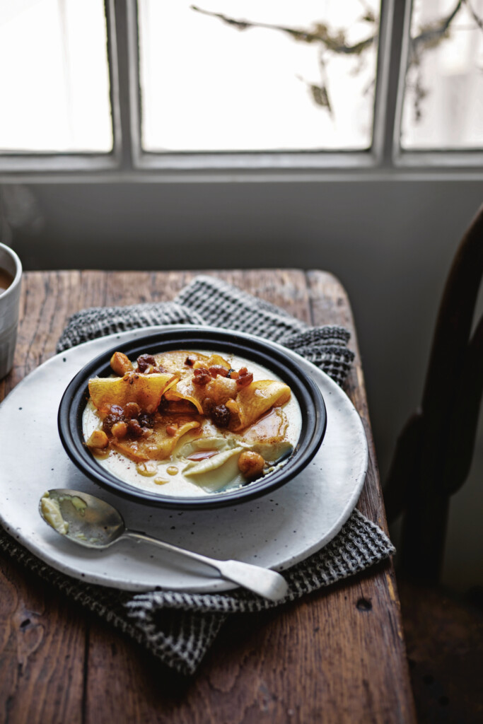 panna cotta met kamille en kruidige appels