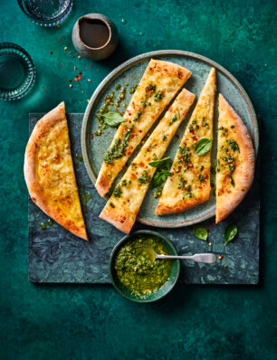 pizza bianca met mascarpone & pesto