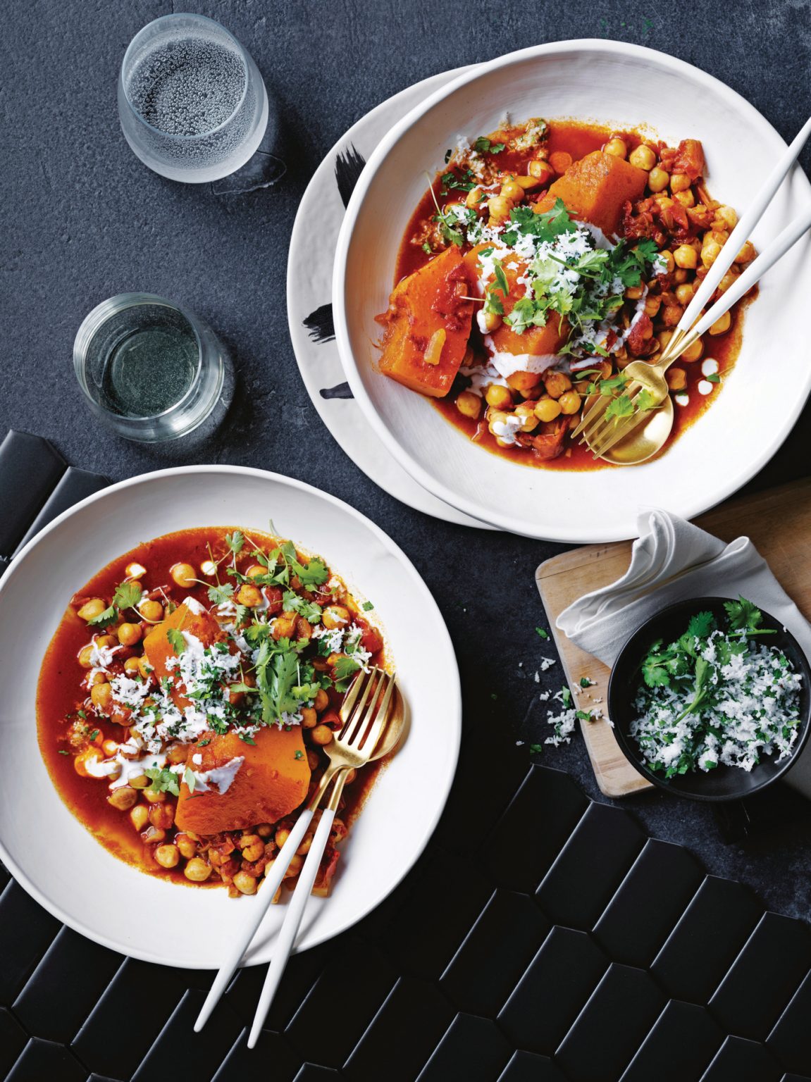 Vegetarische tajine met kikkererwten delicious.magazine
