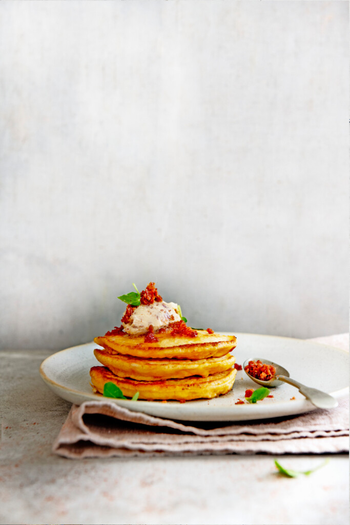 bananenpannenkoeken met wortel en krokante baconboter