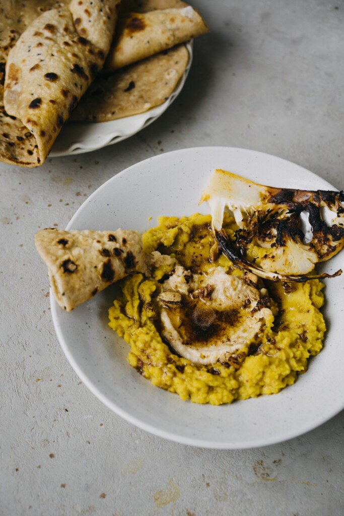 dahl van gele spliterwten met cashewcrème & spicy kardemomboter