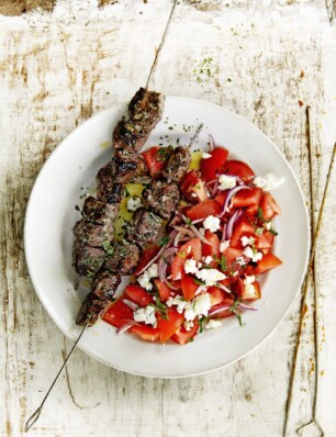 souvlaki met tomaten-fetasalade