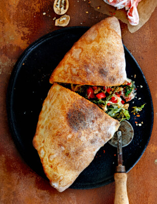 pizza calzone met kool, pancetta & walnoten