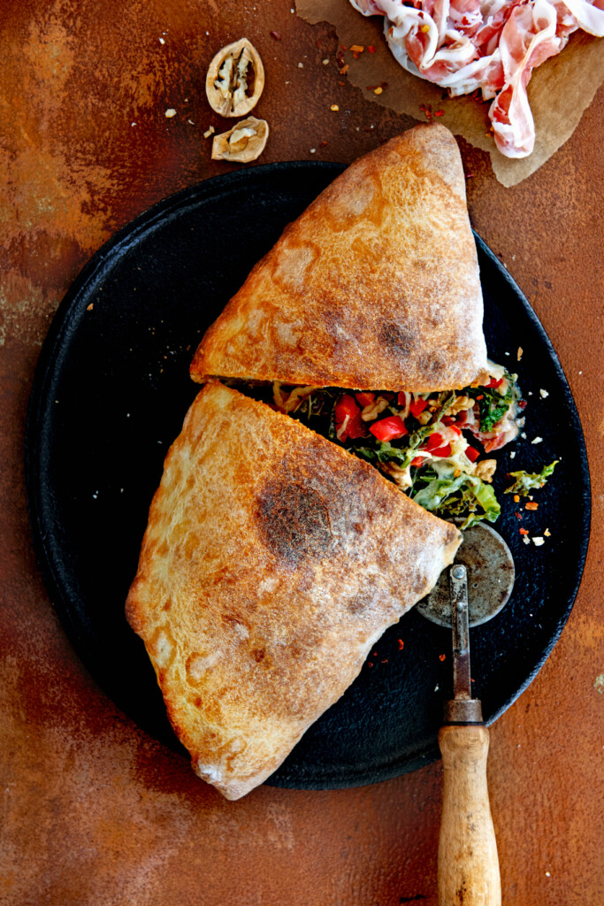 pizza calzone met kool, pancetta & walnoten