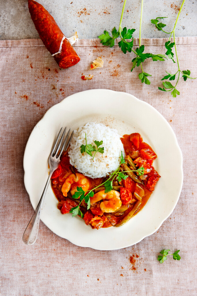 Amerikaanse stoof: gumbo met chorizo en garnalen