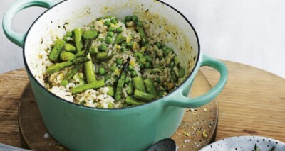 eenpansgerecht: aspergerisotto met feta