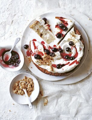 Italiaanse rijsttaart met ricotta en amarenekersen