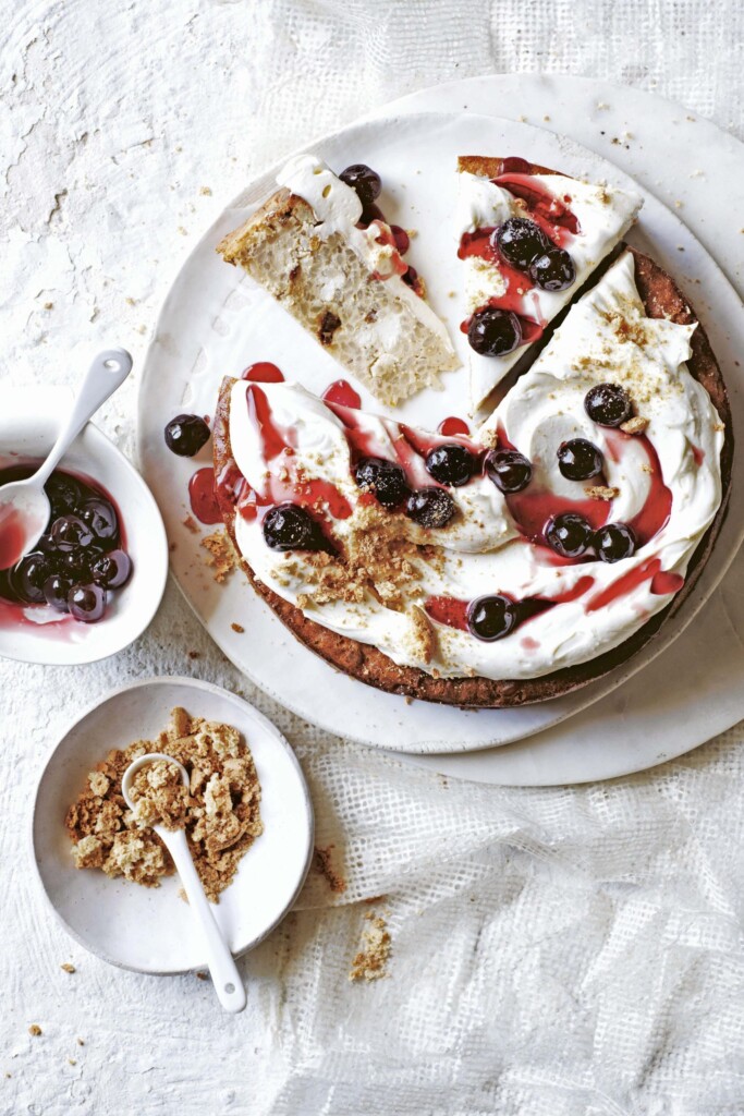 Italiaanse rijsttaart met ricotta en amarenekersen