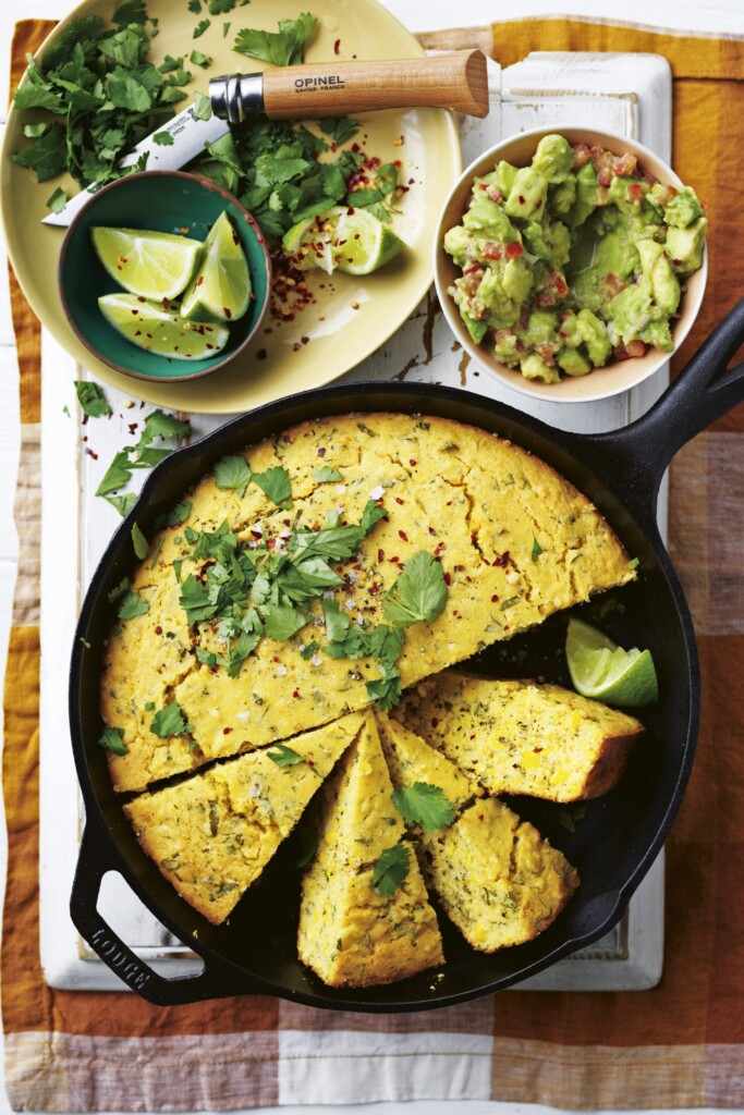 maisbrood met guacamole