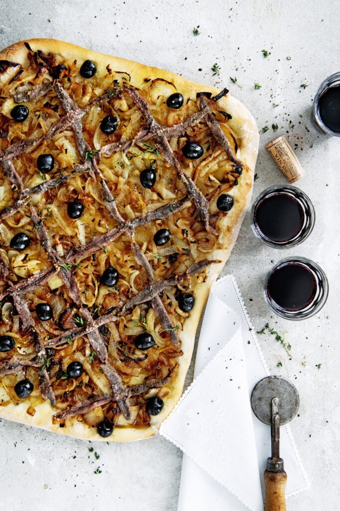 pissaladière – Franse pizza met ansjovis en gekaramelliseerde uien