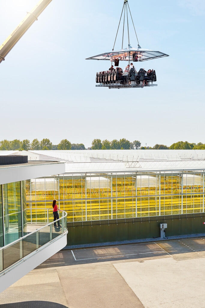 maak kans op een culinair diner voor 2 personen op 50 meter hoogte met uitzicht op de kassen van Looye